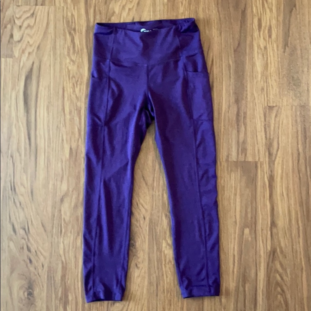 ZYIA Plum Pocket Capri leggings